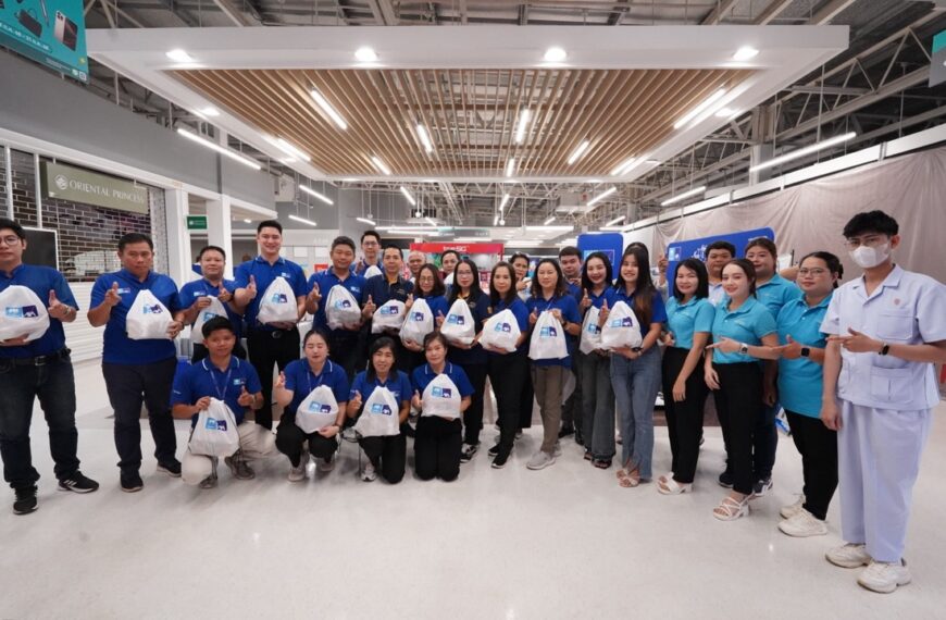กรุงไทย – แอกซ่า ประกันชีวิต มอบความห่วงใย ผ่านกิจกรรมคาราวาน ตรวจสุขภาพฟรี พร้อมมอบถุงยังชีพช่วยเหลือผู้ประสบอุทกภัย