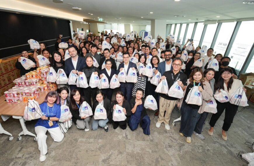 กรุงไทย-แอกซ่า ประกันชีวิต รวมพลังจิตอาสา ร่วมบรรจุถุงยังชีพ  จำนวน 2,000 ถุง เพื่อส่งมอบช่วยเหลือผู้ประสบภัยน้ำท่วมในภาคใต้