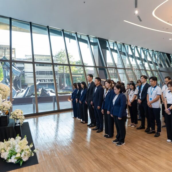 กรุงเทพประกันชีวิต จัดพิธีบำเพ็ญกุศล 100 วัน อุทิศถวายแด่สมเด็จพระนางเจ้าสิริกิติ์พระบรมราชินีนาถ พระบรมราชชนนีพันปีหลวงน้อมรำลึกในพระมหากรุณาธิคุณ