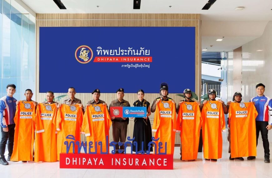 ทิพยประกันภัย ห่วงใยทุกชีวิตในสังคม มอบเสื้อกันฝนให้กับเจ้าหน้าที่ตำรวจ สน.ทุ่งมหาเมฆ เพื่อใช้ปฏิบัติงานในช่วงหน้าฝน