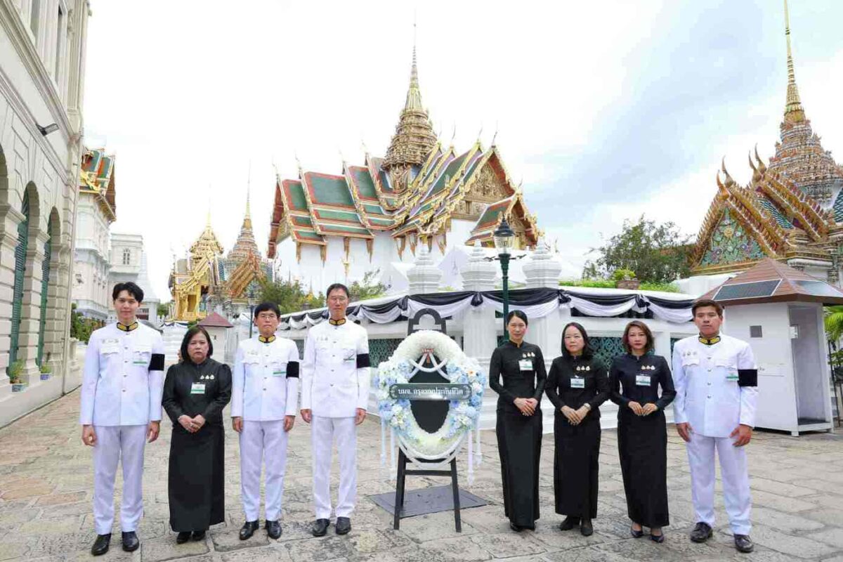 กรุงเทพประกันชีวิต ร่วมเป็นเจ้าภาพบำเพ็ญกุศล และวางพวงมาลาถวายสักการะพระบรมศพสมเด็จพระนางเจ้าสิริกิติ์ พระบรมราชินีนาถ พระบรมราชชนนีพันปีหลวง