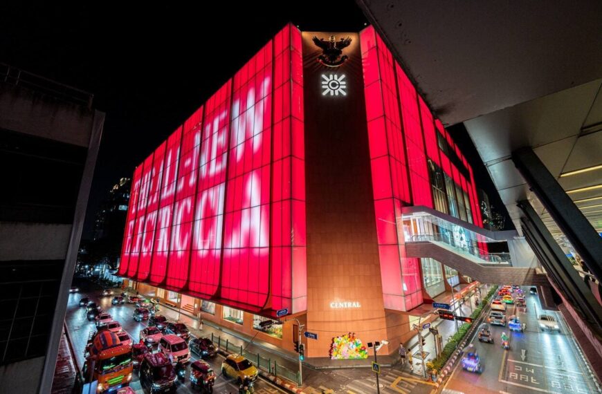 เมอร์เซเดส-เบนซ์ ต่อยอดกระแส The all-new electric CLA กับ Façade Lighting ใจกลางเมืองครั้งแรกของแบรนด์รถยนต์ในไทย กับปรากฏการณ์แสงสีสุดล้ำร่วมกับเซ็นทรัลชิดลม